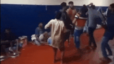 인도 벵갈루루 중앙 교도소 수감자들이 술파티를 즐기는 모습. 사진=엑스(@Shehzad_Ind) 캡처