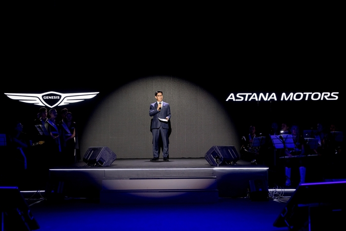 아스타나모터스와 협력을 발표하는 송민규 제네시스사업본부장 부사장