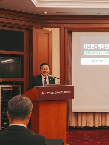 이식 한국과학기술정보연구원(KISTI) 원장이 축사를 하고 있다.